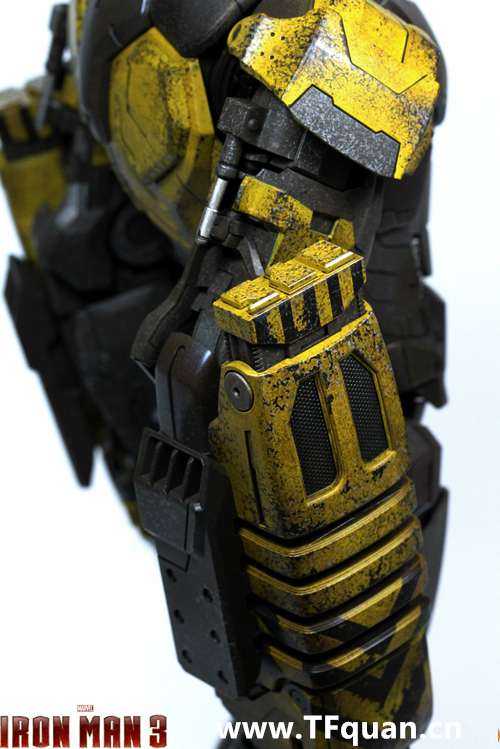 Hottoys 《钢铁侠3》- 钢铁侠MK25 - 突袭者 Striker 12.jpg