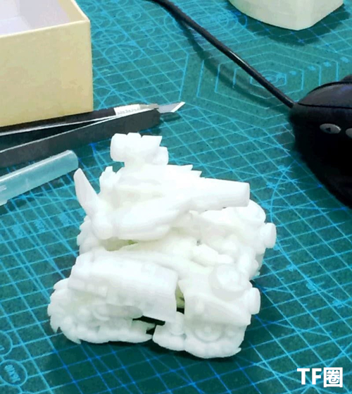 变形金刚 铁蝗虫 13.jpg
