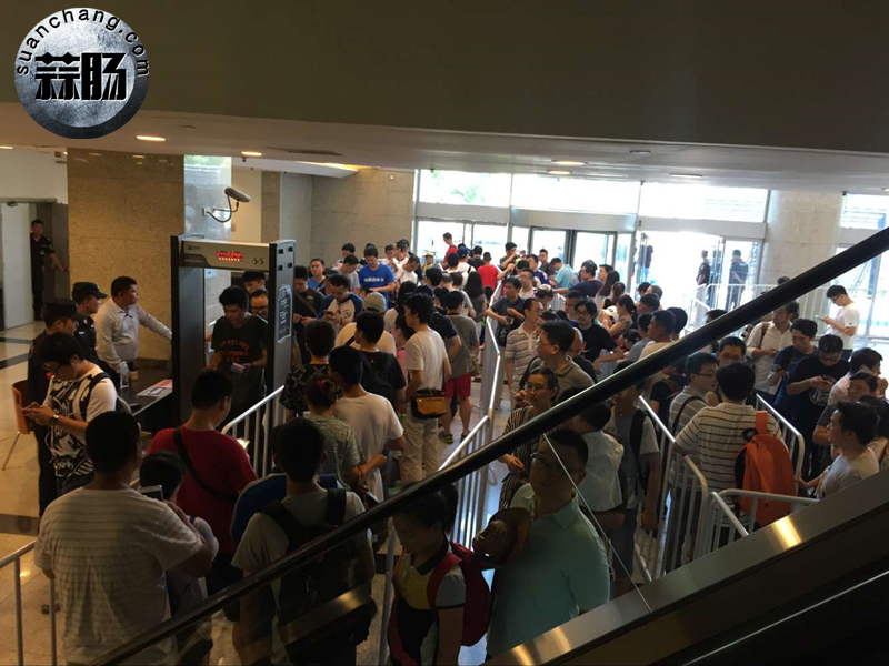 赛博坦年会第二日——人潮拥挤 精彩不断 4.jpg