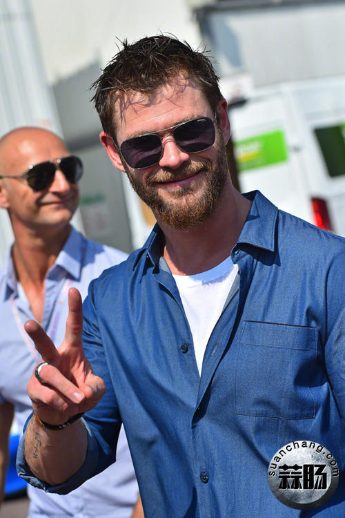 锤哥变大厨？这界跨的帅 Chris Hemsworth现身F1摩纳哥站 4.jpg