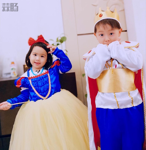 明星带娃记——邓莎与孩子的COSPLAY记 1.jpg