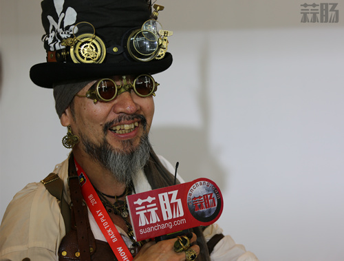 日本设计师镰田光司老师接受蒜肠采访 1.jpg 日本设计师镰田光司老师接受蒜肠采访 1.jpg