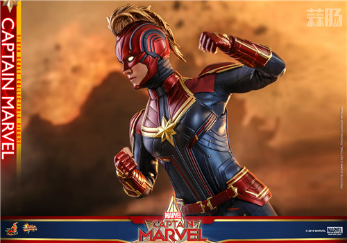 Hot Toys - Captain Marvel - Captain Marvel collectible figure_PR14.jpg