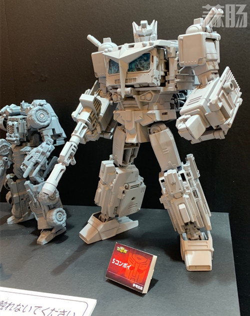  MP45大黄蜂2.0  MP44擎天柱3.0 MP10等多款变形金刚实物亮相WF2019 9.jpg