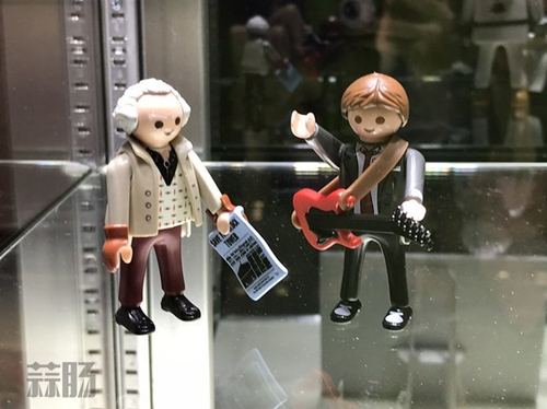 Playmobil 将推出《回到未来》系列玩具 以纪念电影放映35周年 2.jpg Playmobil 将推出《回到未来》系列玩具 以纪念电影放映35周年 2.jpg