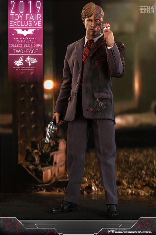Hot Toys - TDK - Two-Face collectible figure_PR1.jpg