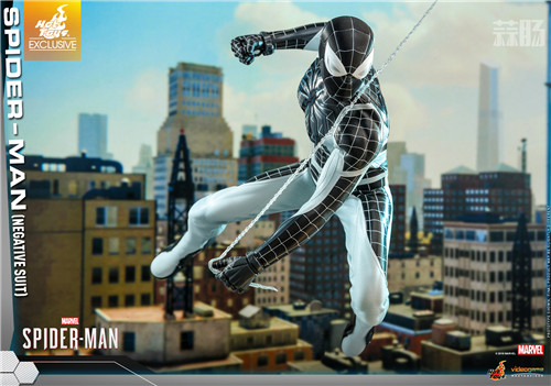 Hot Toys - Marvel Spider-Man - Spider-Man (Negative Suit) collectible figure_PR5.jpg