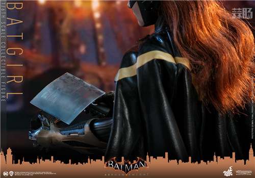 Hot Toys - BAK - Batgirl collectible figure_PR15.jpg