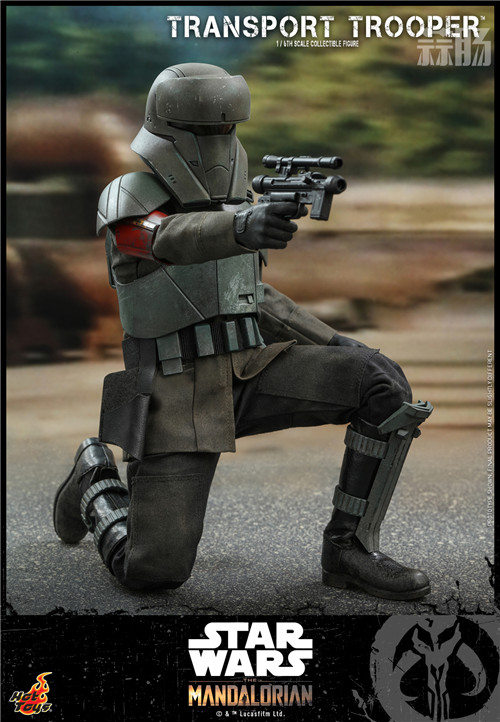 Hot Toys - Mando - Transport Trooper collectible figure_PR5.jpg