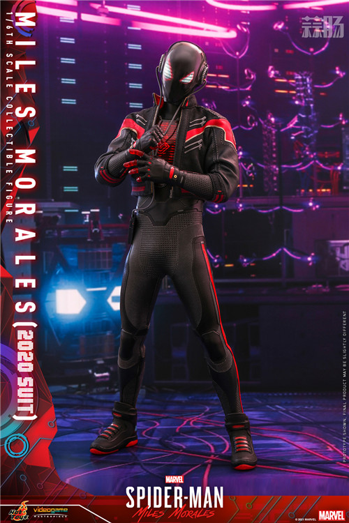Hot Toys - SMMM - Miles Morales (2020 Suit) collectible_PR1.jpg