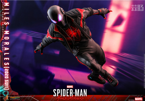 Hot Toys - SMMM - Miles Morales (2020 Suit) collectible_PR15.jpg