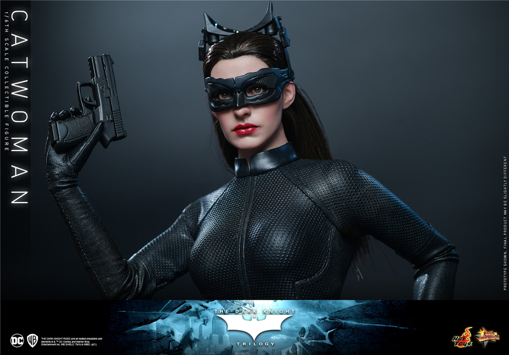 Hot Toys - TDK Trilogy - Catwoman collectible figure_PR15.jpg