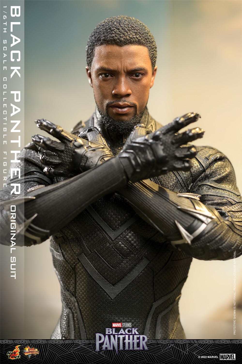 Hot Toys - BP - Black Panther (Original Suit) collectible figure_PR8.jpg